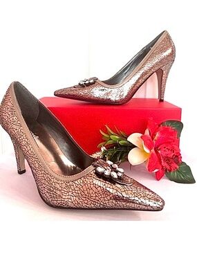 PIERRE DUMAS ~ Rhapsody Shimmering Bronze 4” Heels w/Rhinestone Accents size 9